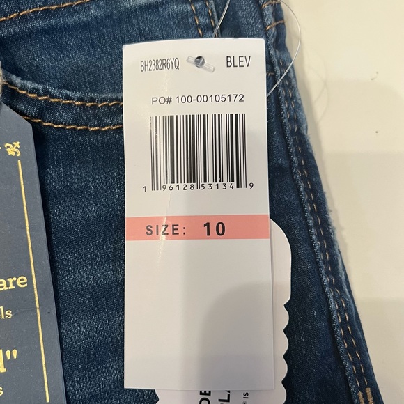 #231 ☑️ Democracy Luxe Touch High Rise Cropped Itty Bitty Flare Jeans - Picture 8 of 10